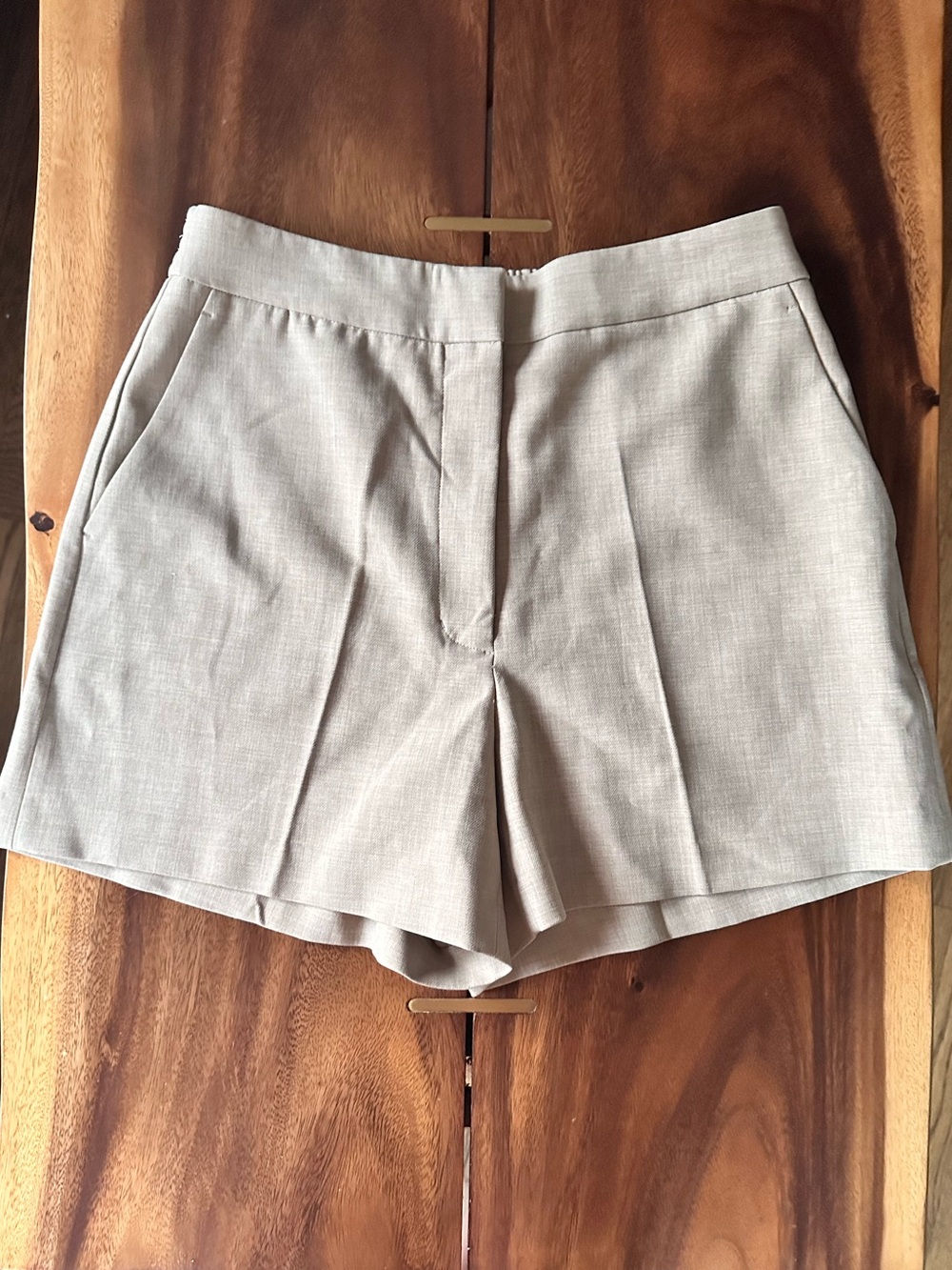 Wilfred Aritzia Tailored Pleated Shorts High Rise Elastic Back Size 10